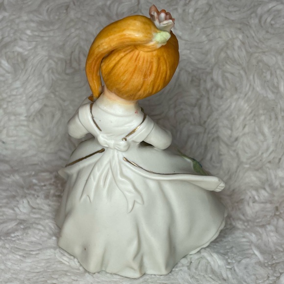 Vintage Lefton Antique Ivory Blond Girl With Flowers Hand Painted. Made in Japan - Picture 5 of 7